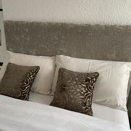 Hendon Park Apartments In London The Hyde Ngoại thất bức ảnh