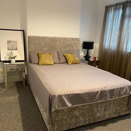 Hendon Park Apartments In London The Hyde Ngoại thất bức ảnh