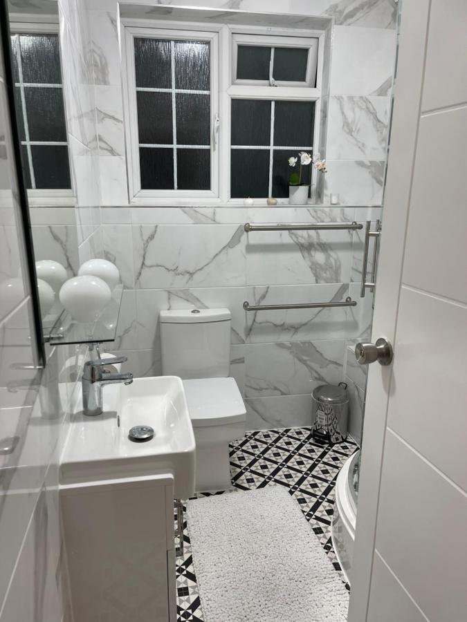 Hendon Park Apartments In London The Hyde Ngoại thất bức ảnh