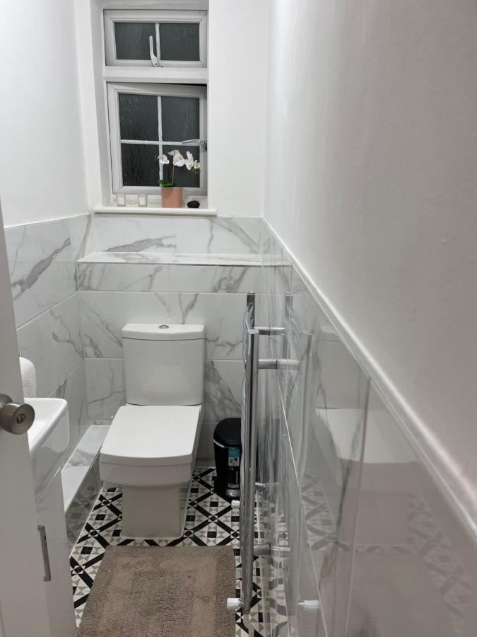 Hendon Park Apartments In London The Hyde Ngoại thất bức ảnh