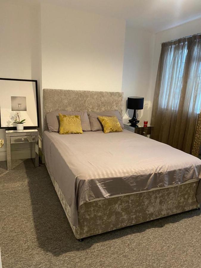 Hendon Park Apartments In London The Hyde Ngoại thất bức ảnh